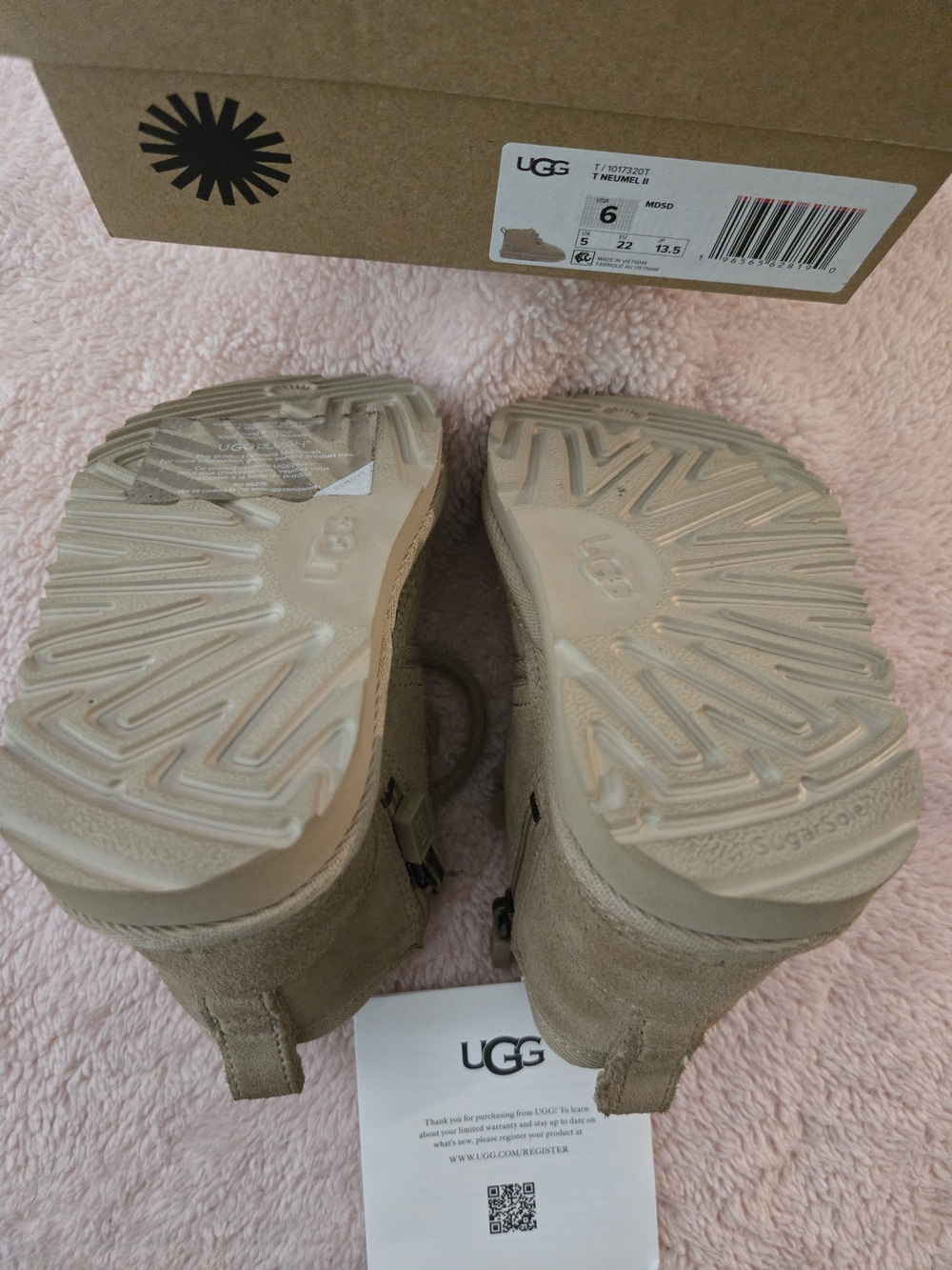 UGG Kids Zip Suede Boots in Taupe